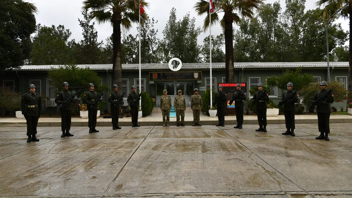 1200×675-son-dakika-kara-kuvvetleri-komutani-kktcde-askeri-birlikleri-denetledi-1773735144517