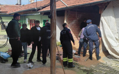 Depoda duvar çöktü! Ağabey duvarın altında kaldı, 14 yaşındaki kardeşinin parmakları koptu